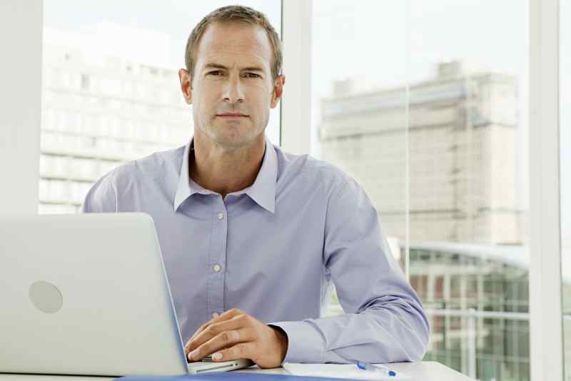 Quelle formation de gestionnaire de paie à distance est reconnue par l'État ? CommentCalculer.fr