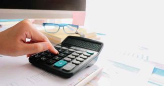 Comment calculer le coût total d'une carte bancaire ? CommentCalculer.fr