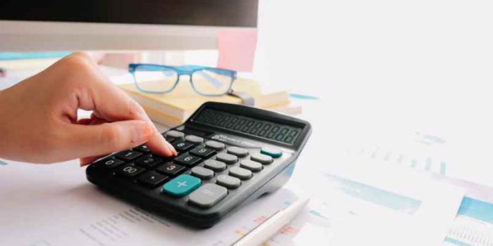 Comment calculer le coût total d'une carte bancaire ? CommentCalculer.fr